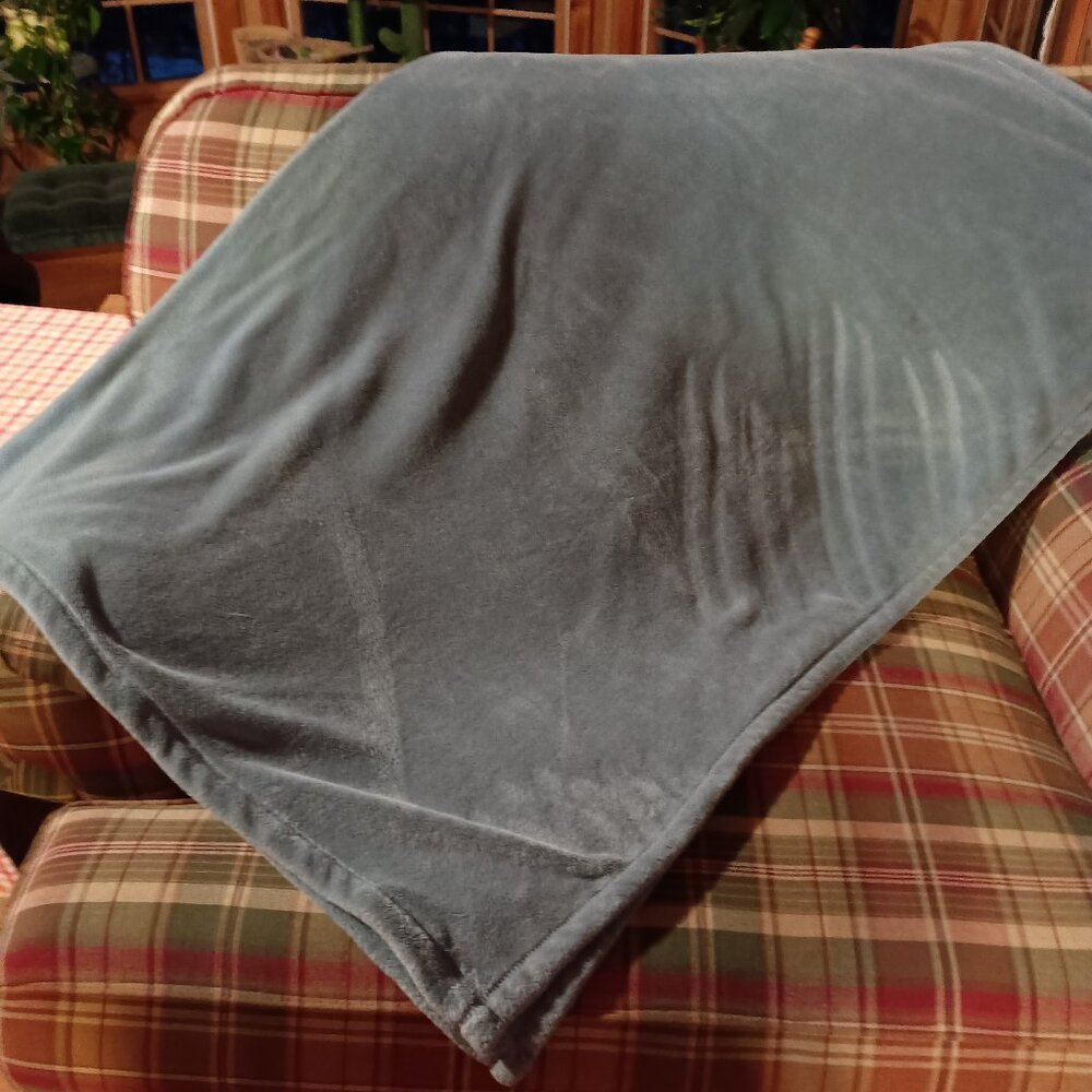 Nautica BLUE fleece throw blanket